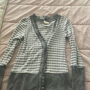 Light weight sweater